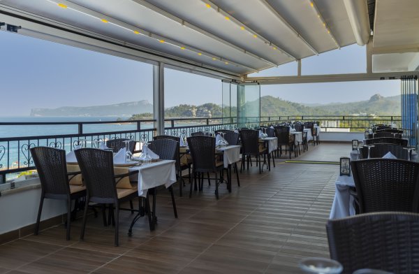 Rastaurant and Bar