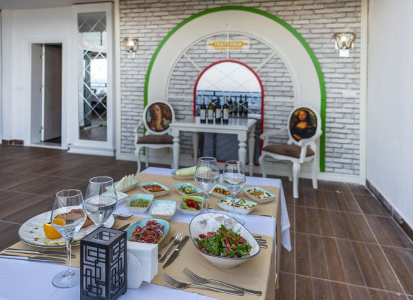 Rastaurant and Bar