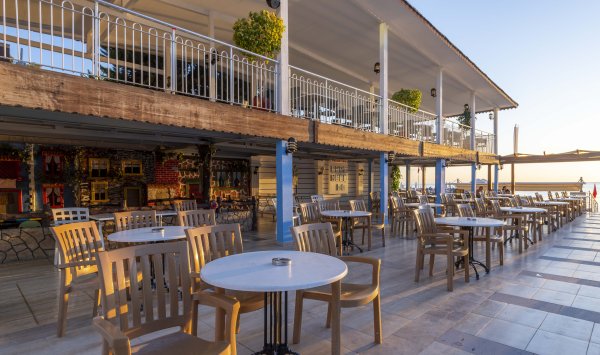 RESTAURANT & BAR