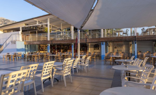 RESTAURANT & BAR
