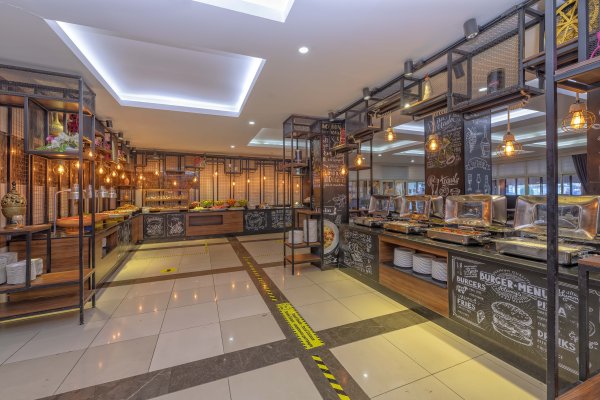 RESTAURANT & BAR
