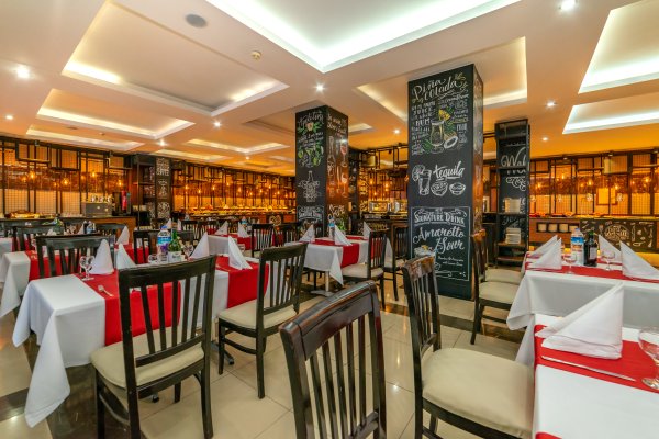 RESTAURANT & BAR