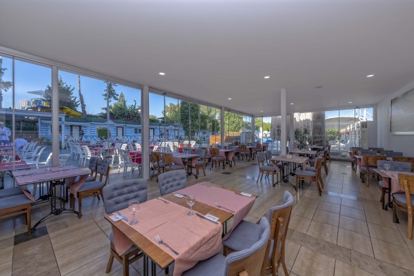 RESTAURANT & BAR