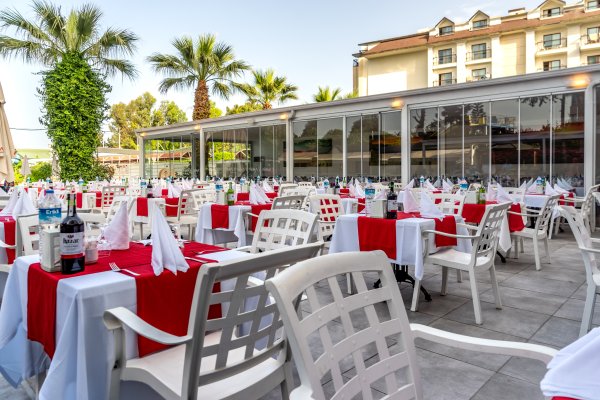 RESTAURANT & BAR