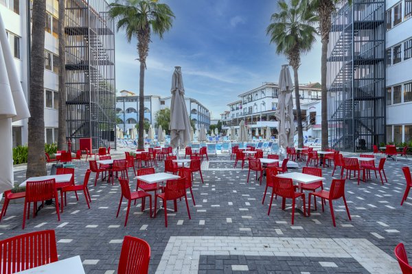 RESTAURANT & BAR