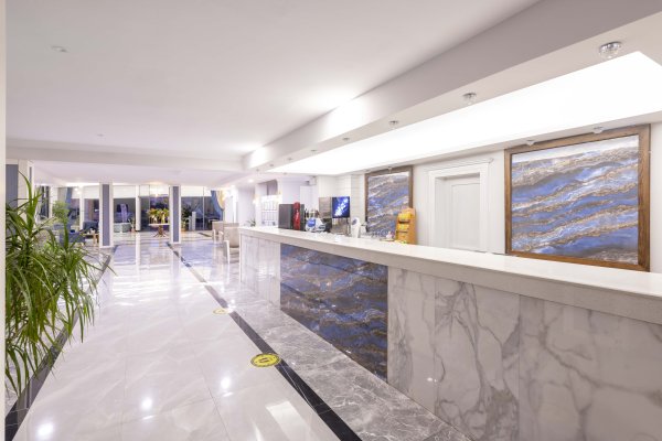 RESTAURANT & BAR