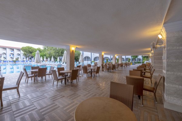 RESTAURANT & BAR