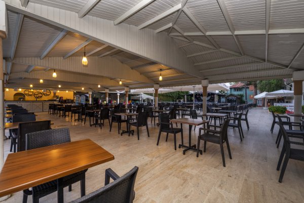 RESTAURANT & BAR