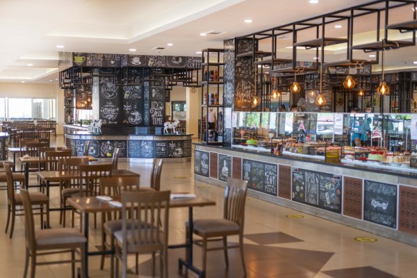 RESTAURANT & BAR