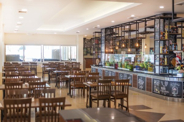 RESTAURANT & BAR