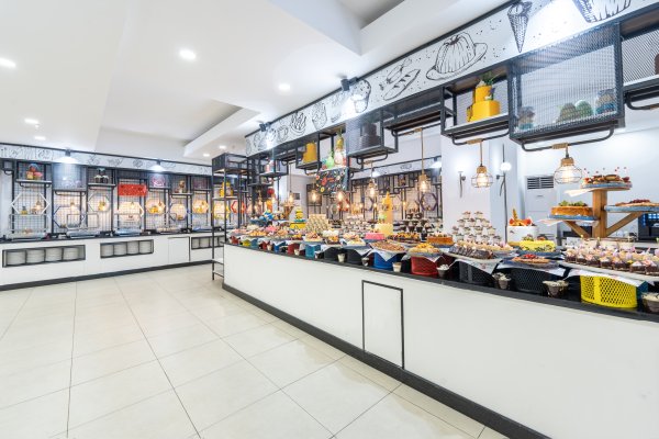 RESTAURANT & BAR