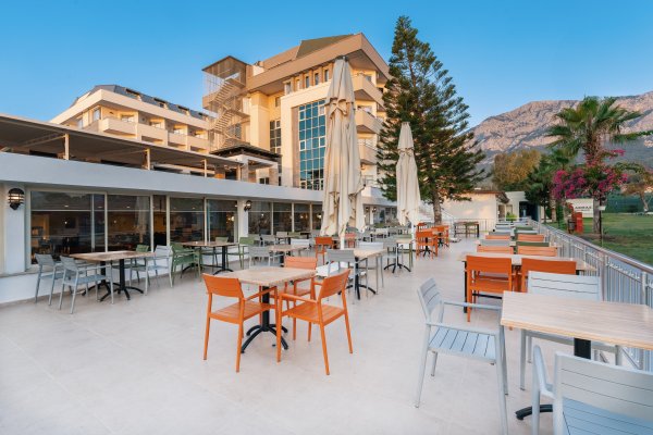 RESTAURANT & BAR
