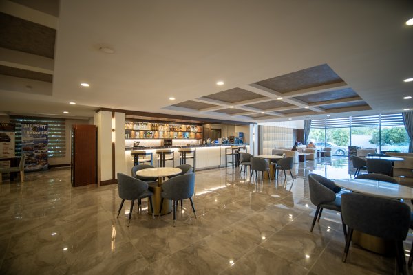 RESTAURANT & BAR