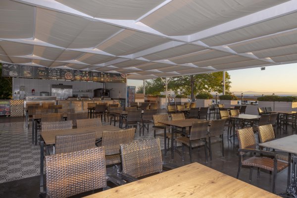 RESTAURANT & BAR