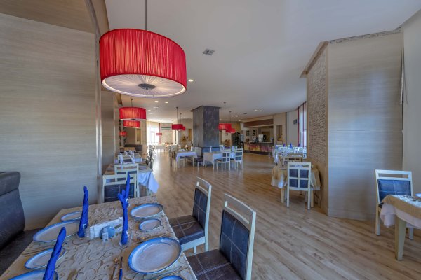 RESTAURANT & BAR