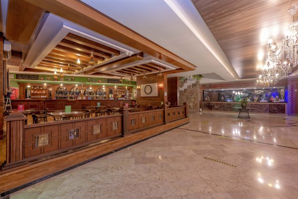 RESTAURANT & BAR