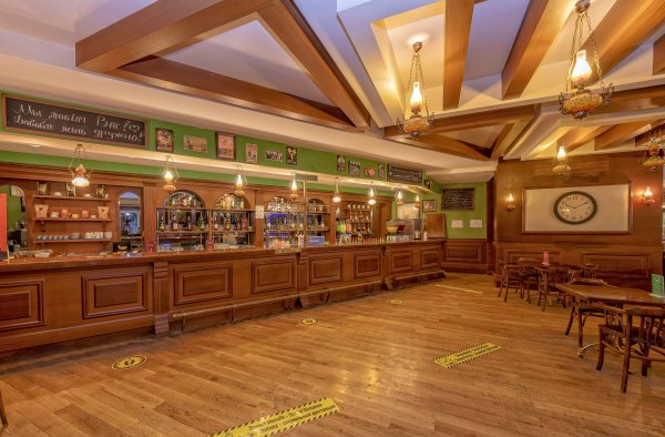 RESTAURANT & BAR