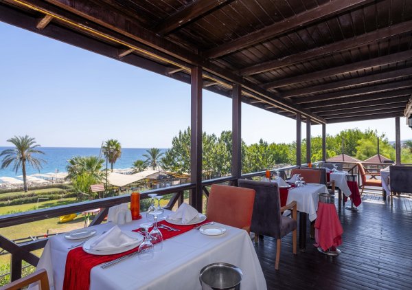 RESTAURANT & BAR