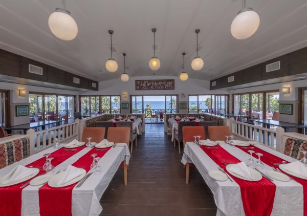 RESTAURANT & BAR
