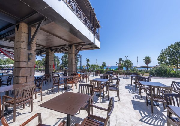 RESTAURANT & BAR