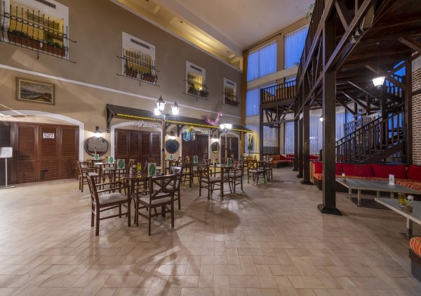 RESTAURANT & BAR