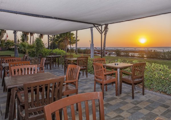 RESTAURANT & BAR