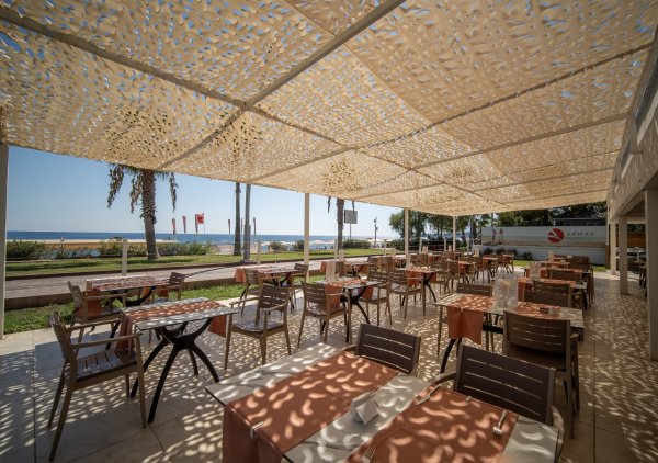 RESTAURANT & BAR