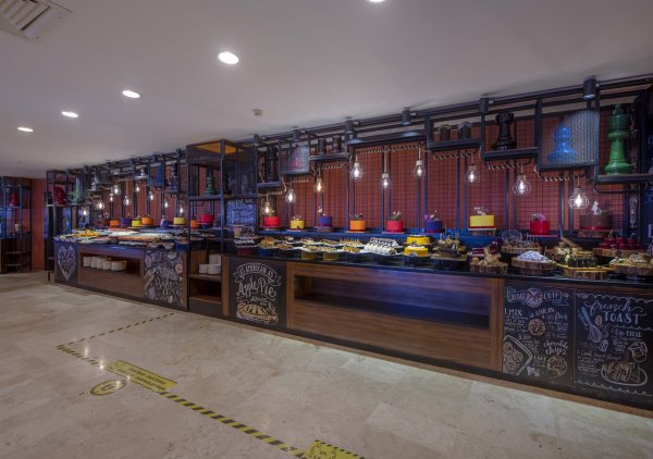RESTAURANT & BAR