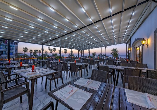 RESTAURANT & BAR