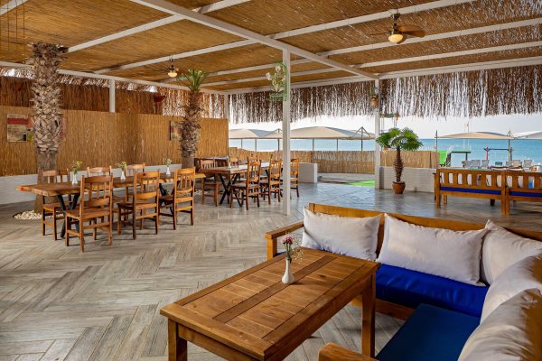RESTAURANT & BAR