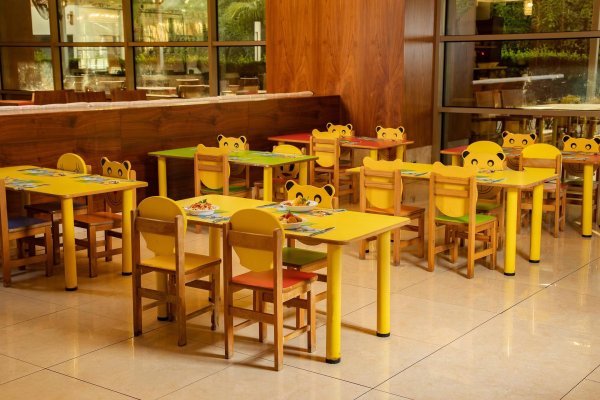 RESTAURANT & BAR