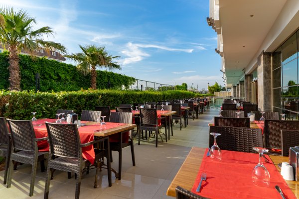 RESTAURANT & BAR