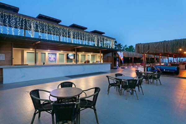 RESTAURANT & BAR