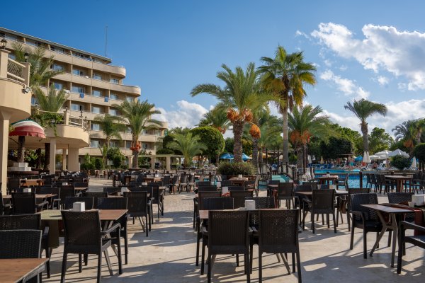 RESTAURANT & BAR