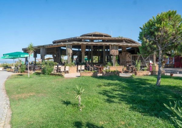 RESTAURANT & BAR