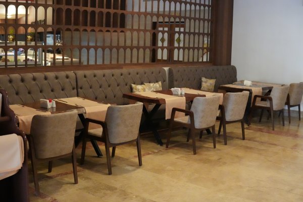 RESTAURANT & BAR