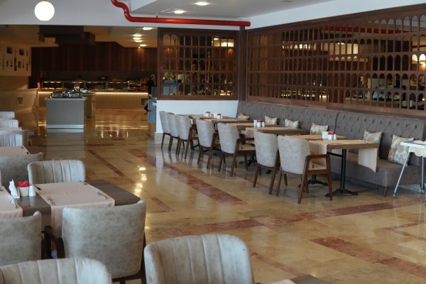 RESTAURANT & BAR