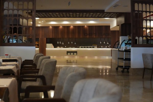 RESTAURANT & BAR