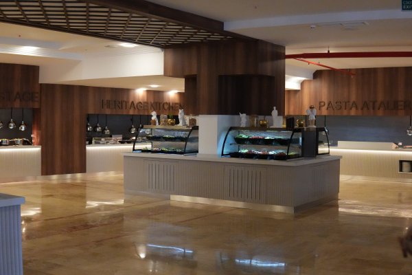 RESTAURANT & BAR