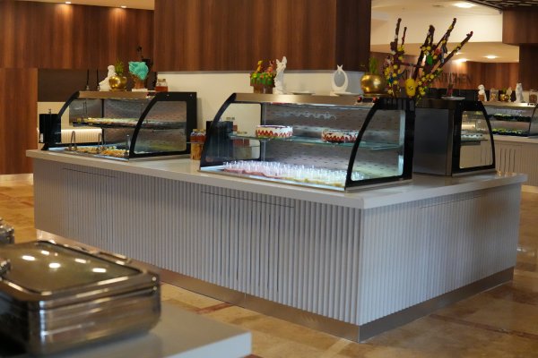 RESTAURANT & BAR