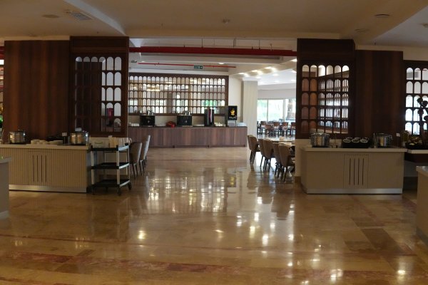 RESTAURANT & BAR