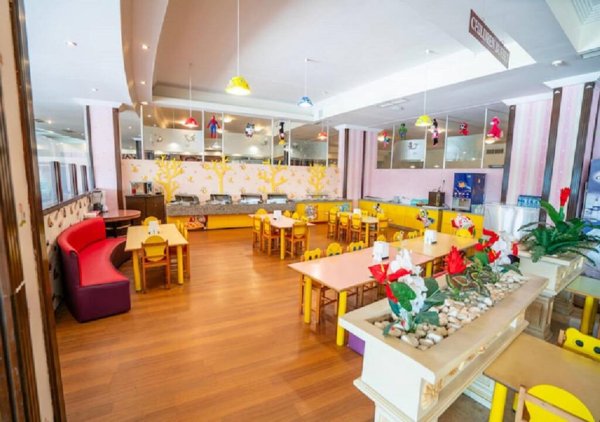 RESTAURANT & BAR