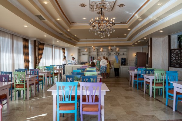RESTAURANT & BAR