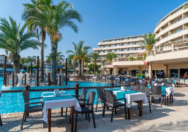 RESTAURANT & BAR